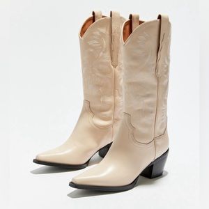 Jeffrey Campbell Dagget Cowboy Boot
Color:  Natural
Size: US 9/EU 40